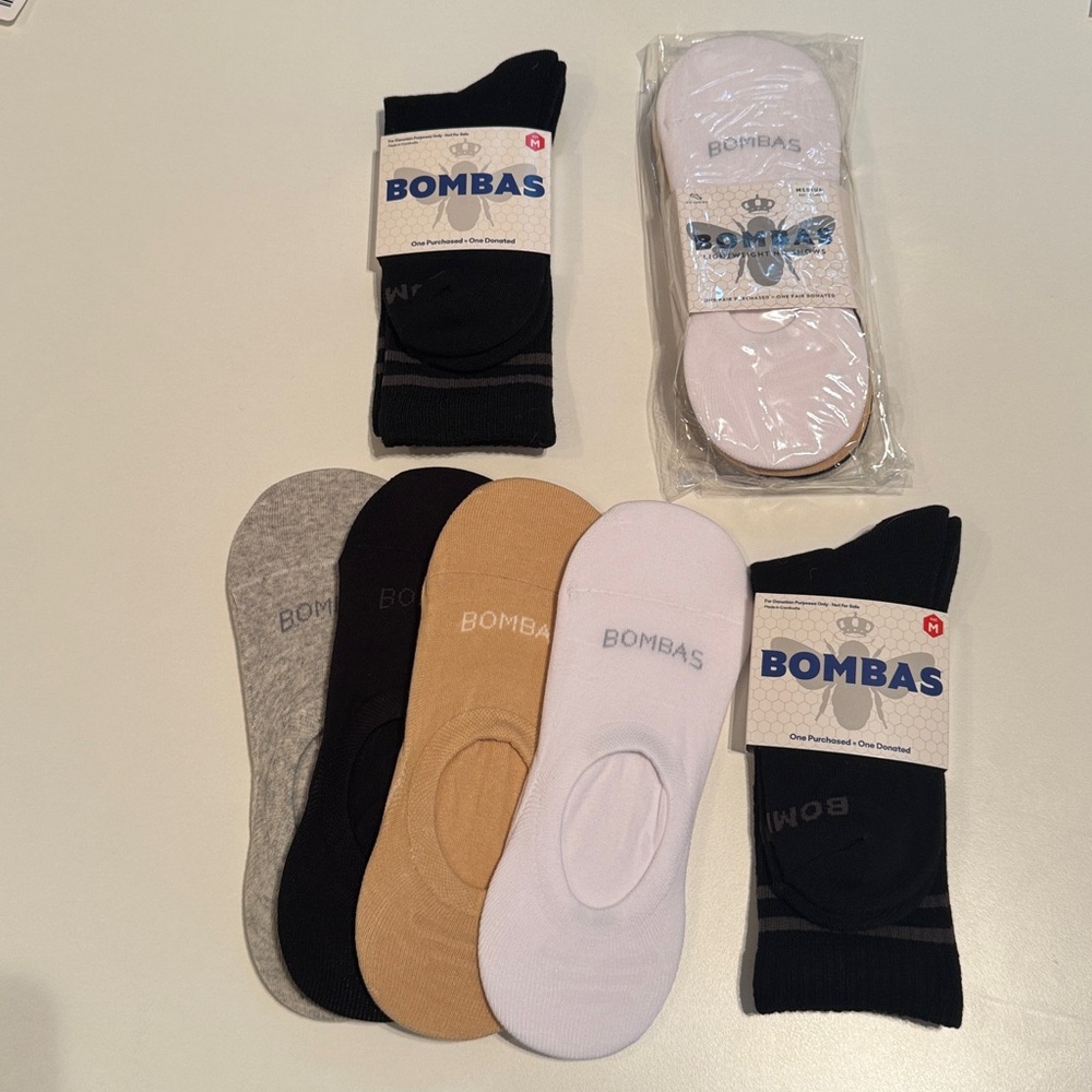 Bombas NWT Women’s 2PR crew color:BLK & 2-4PK no show size: MED
